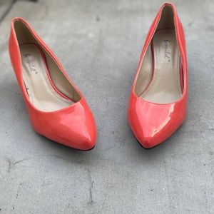 Shiny Salmon Color closed heels. (Low)